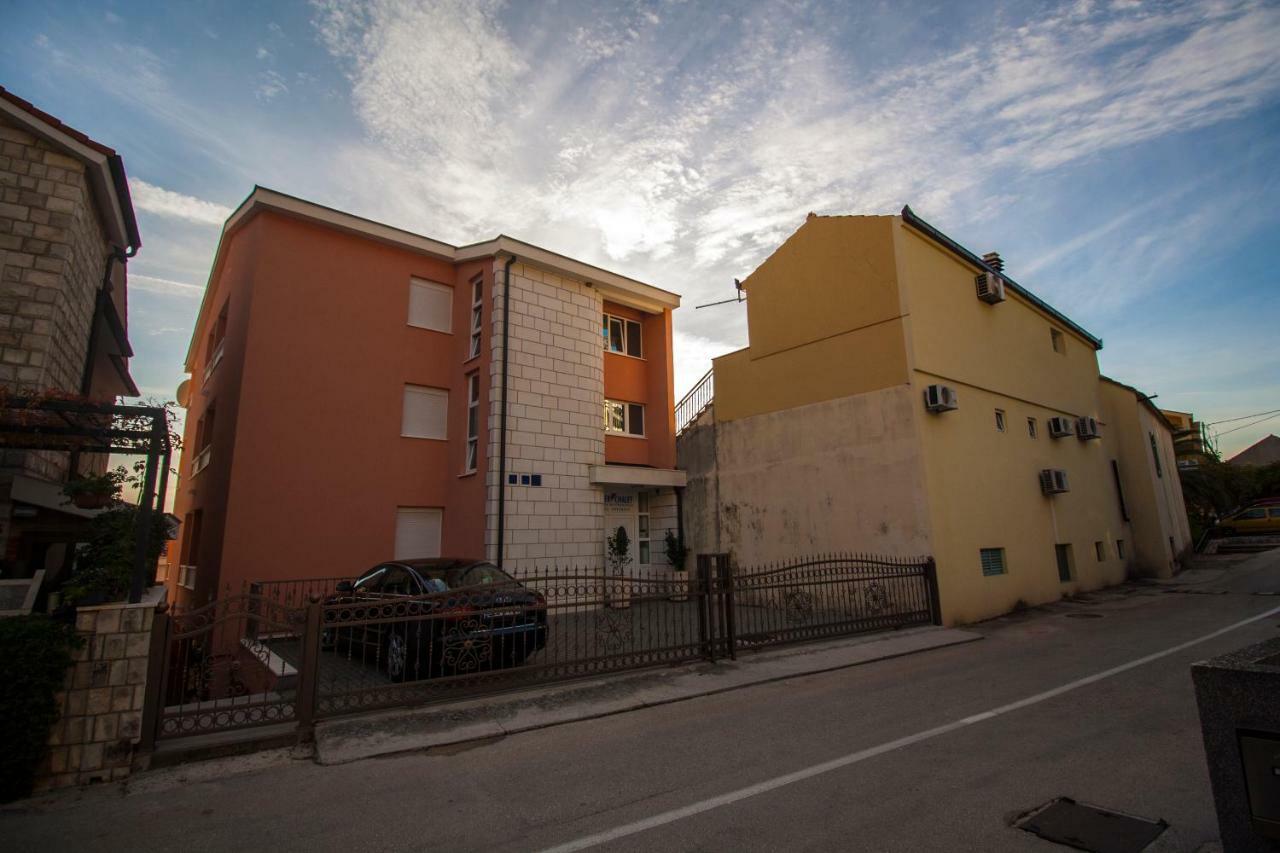 Apartments Knezovic 그라다츠 외부 사진