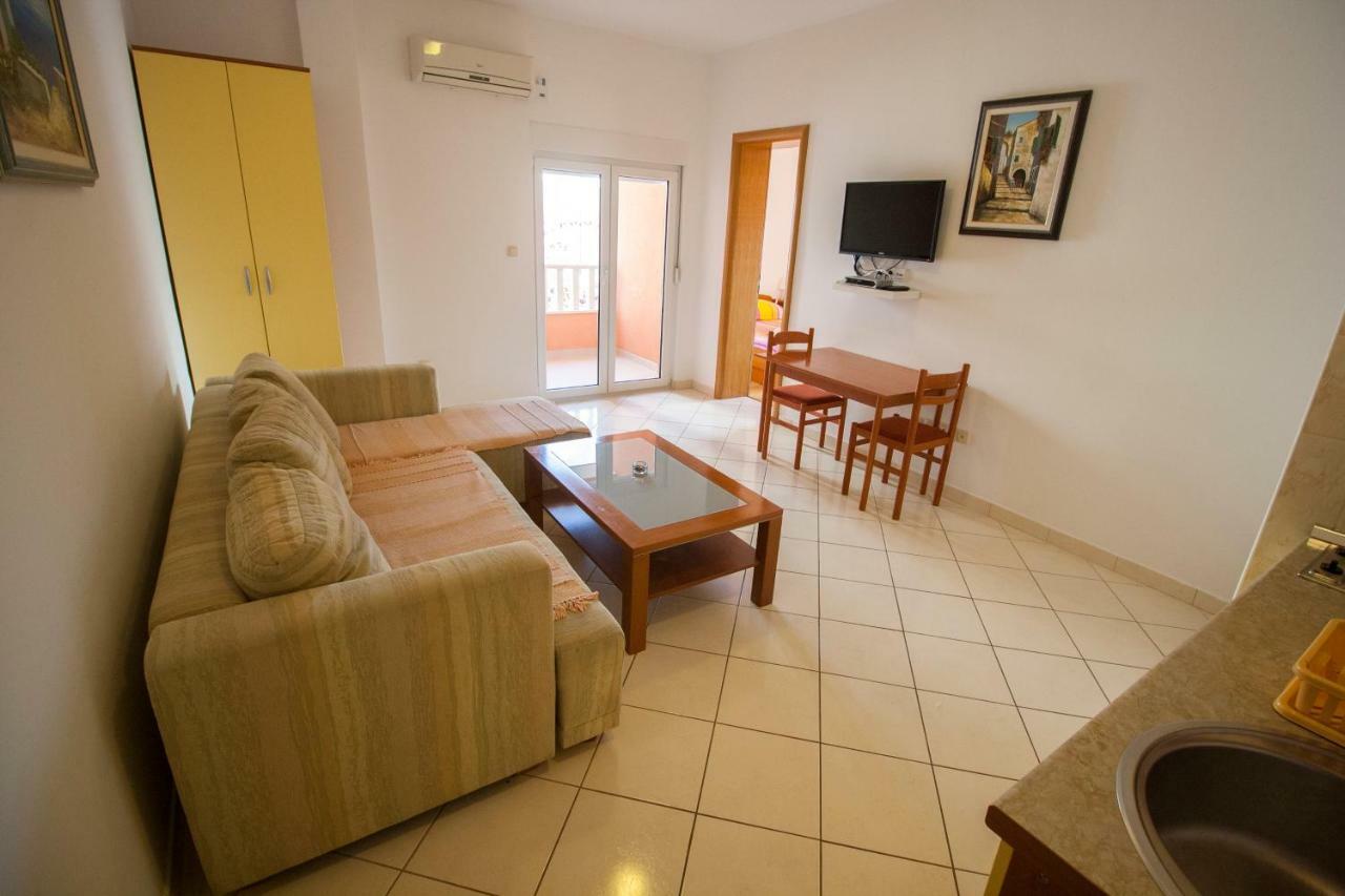 Apartments Knezovic 그라다츠 외부 사진