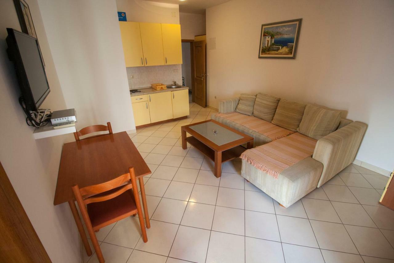 Apartments Knezovic 그라다츠 외부 사진
