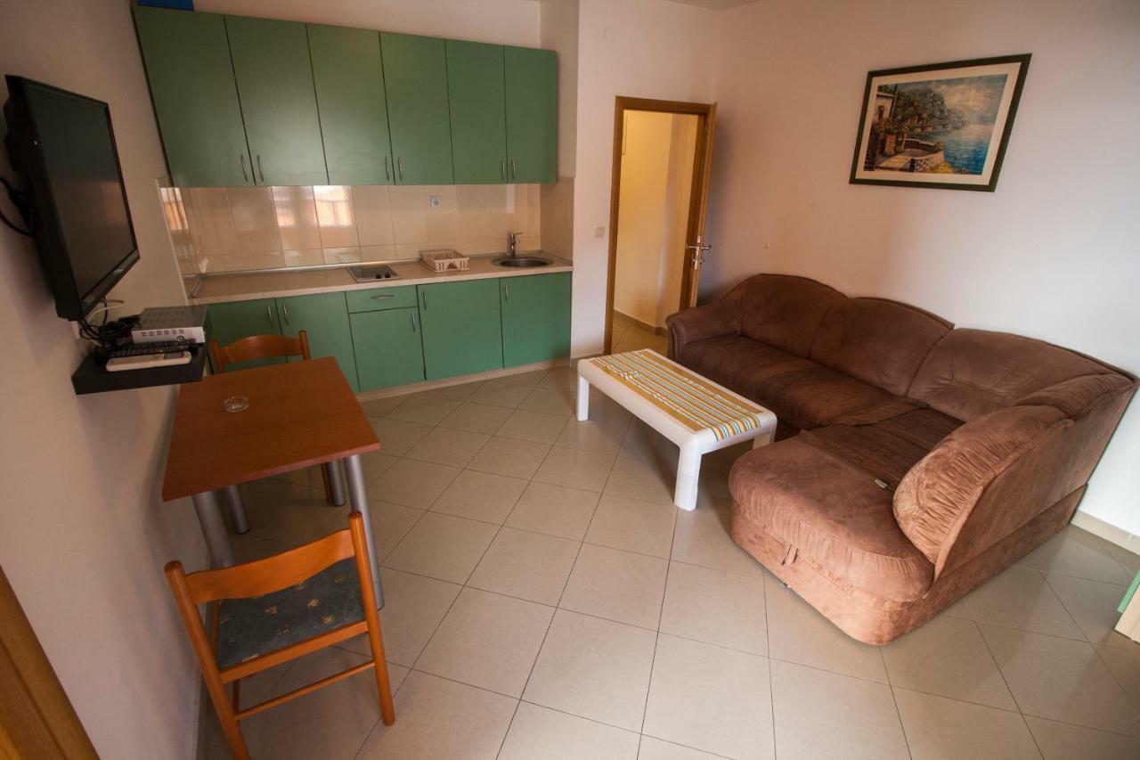 Apartments Knezovic 그라다츠 외부 사진